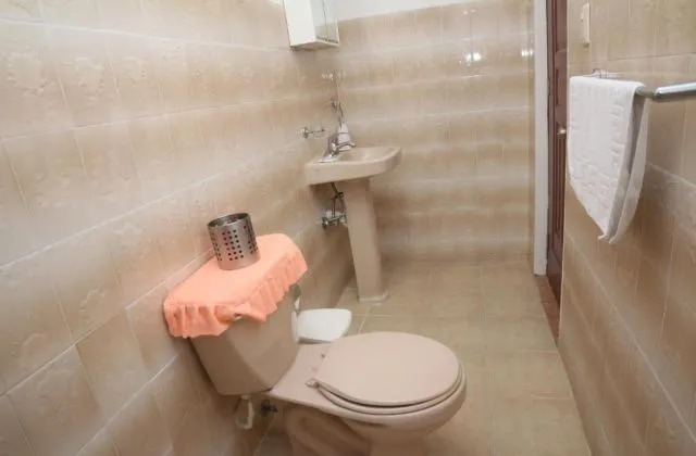 Hotel La Morada Gazcue room bathroom